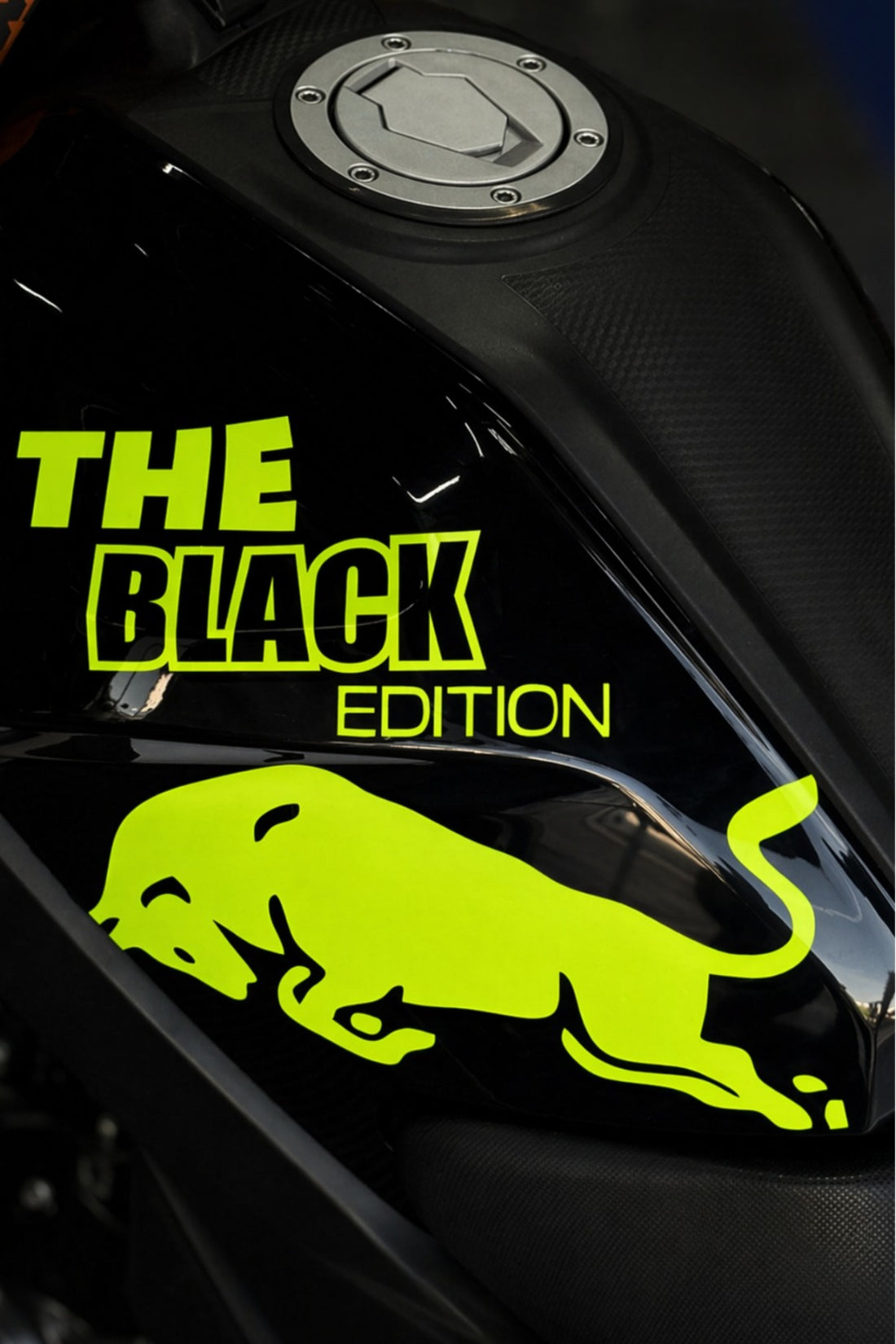 Motosiklet ve Kask için Neon Sarı Boğa Black Edition Sticker Etiket (Tek Taraf)