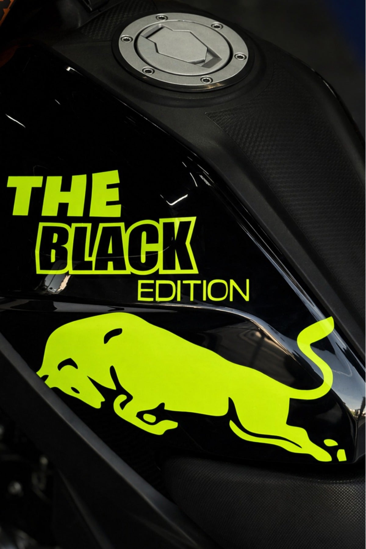 Motosiklet ve Kask için Neon Sarı Boğa Black Edition Sticker Etiket (Tek Taraf)