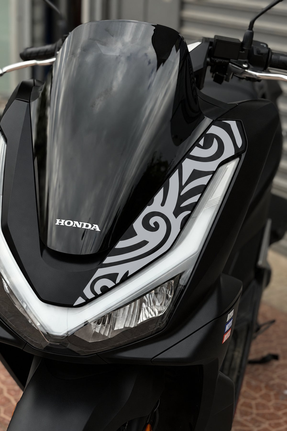 Honda PCX Deluxe 2025-2026 Yeni Kasa için Dövme Tribal Desen Sticker Etiket (1 Adet)