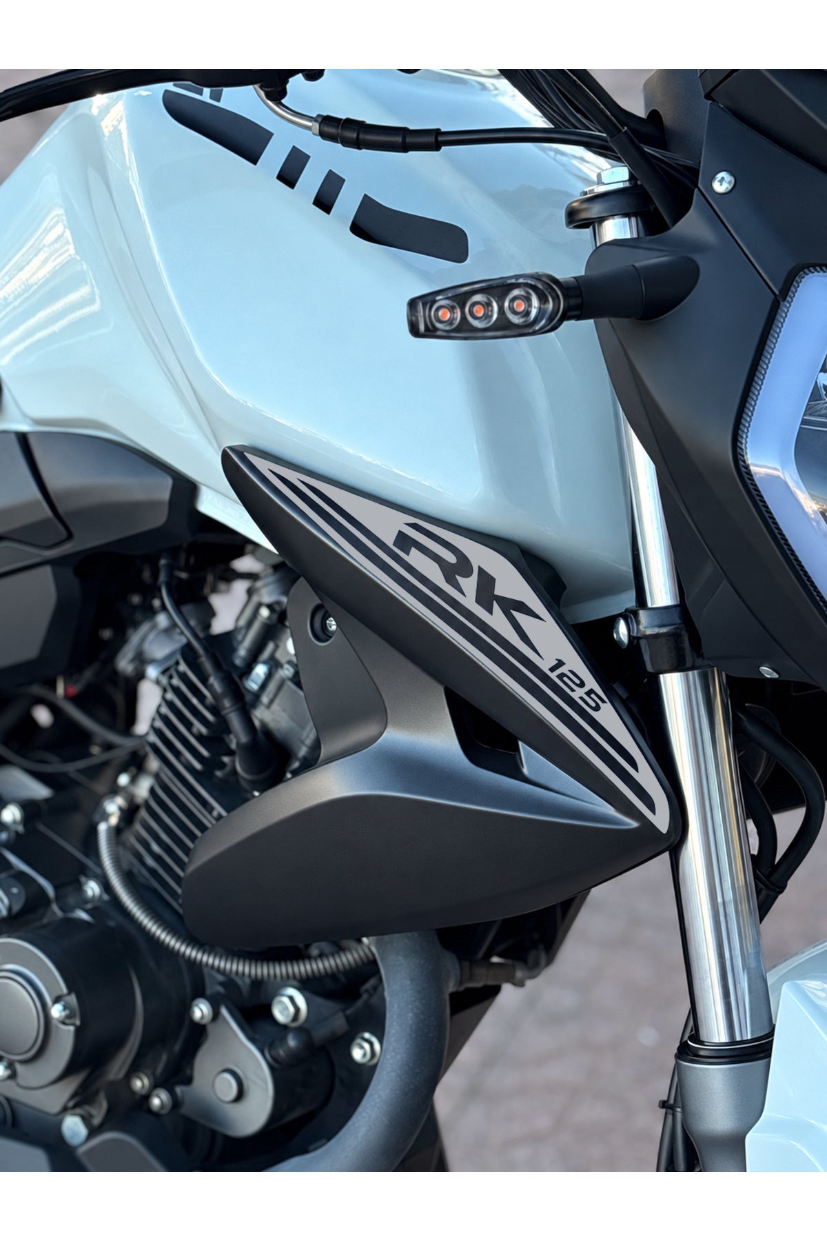 RKS RK125 için Yan Drenajlara Uyumlu RK 125 Sticker Etiket (Sağ ve Sol)