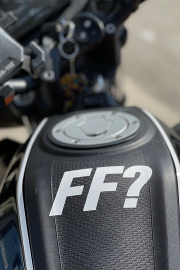 Motor-Araba-Kask için Beyaz FF? Sticker Etiket 10CMx5CM (1 Adet)