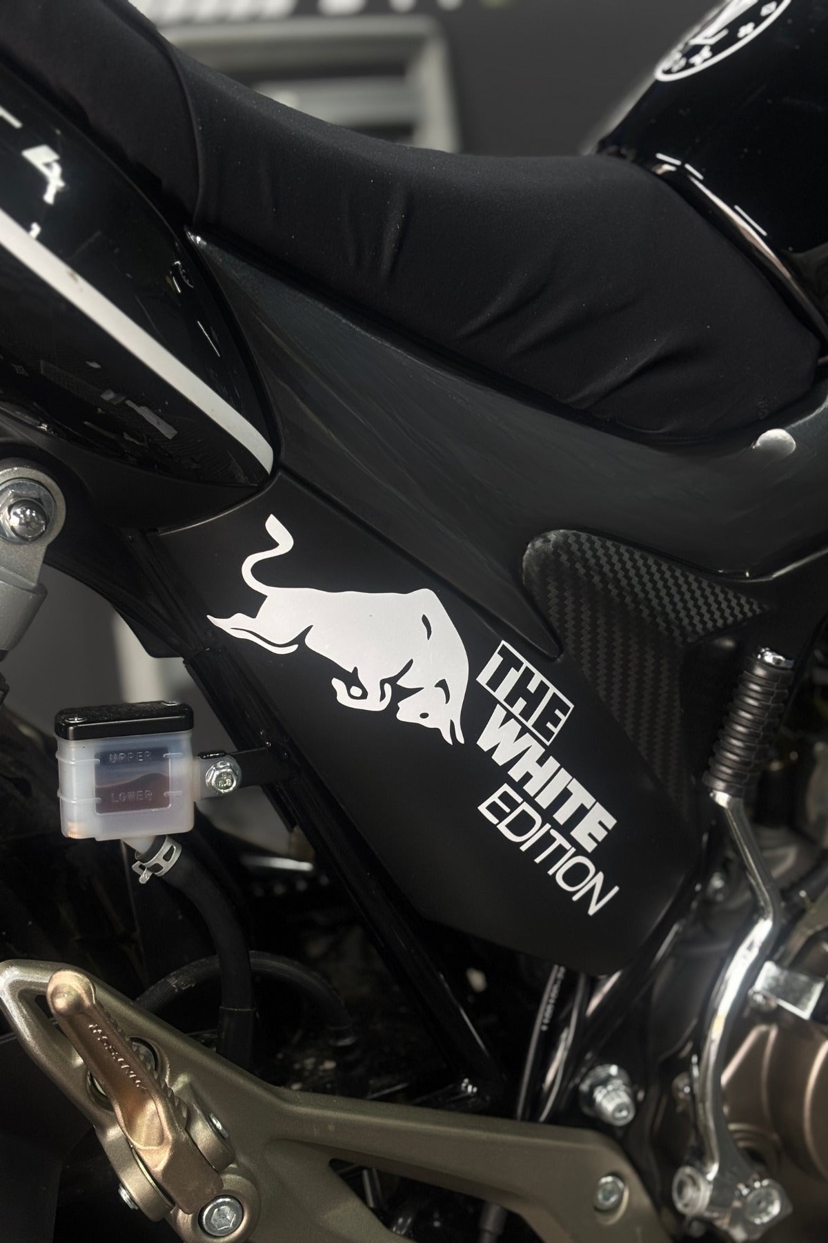 Motosiklet ve Kask için The White Edition Beyaz Renk Sticker Seti (Sağ ve Sol)