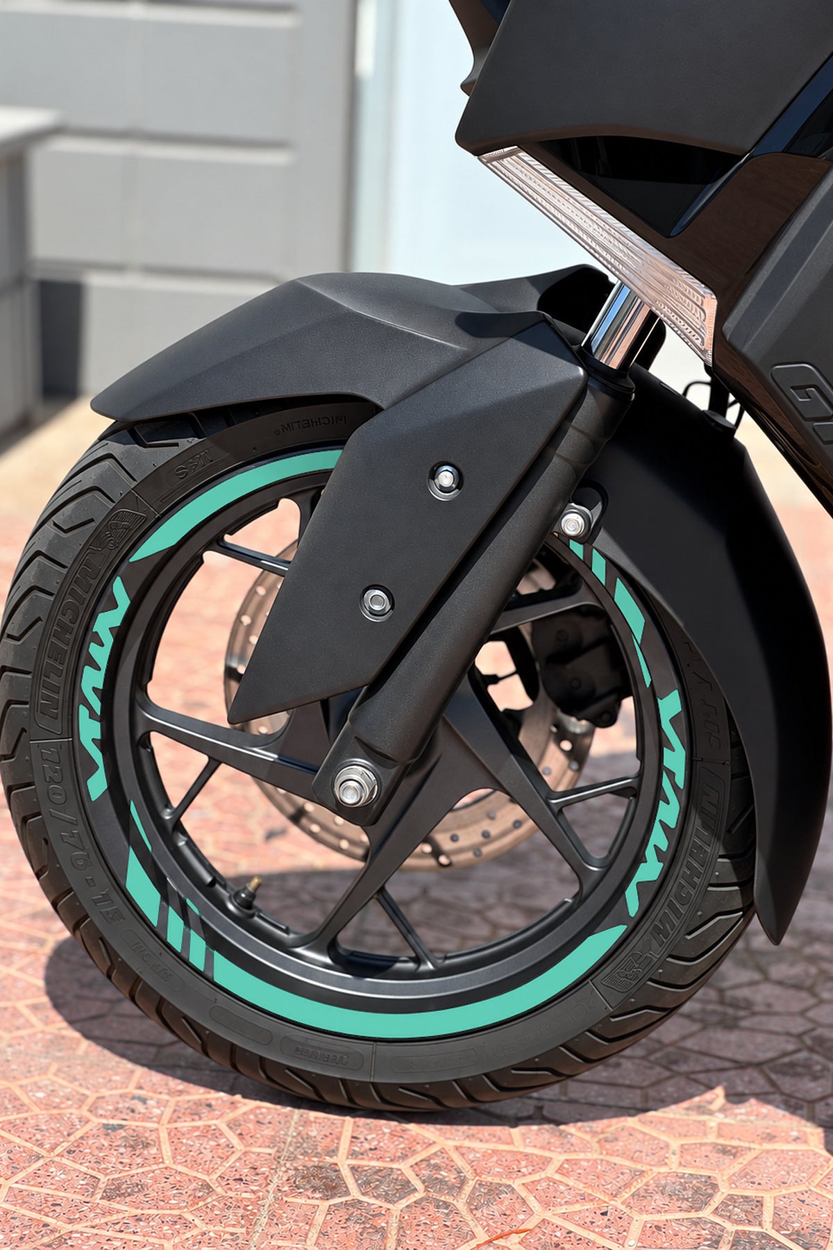 Yamaha Xmax Scooter için Kalın Kesikli + Xmax Yazılı Jant Şeridi Sticker Seti (Ön Arka Yeterli)