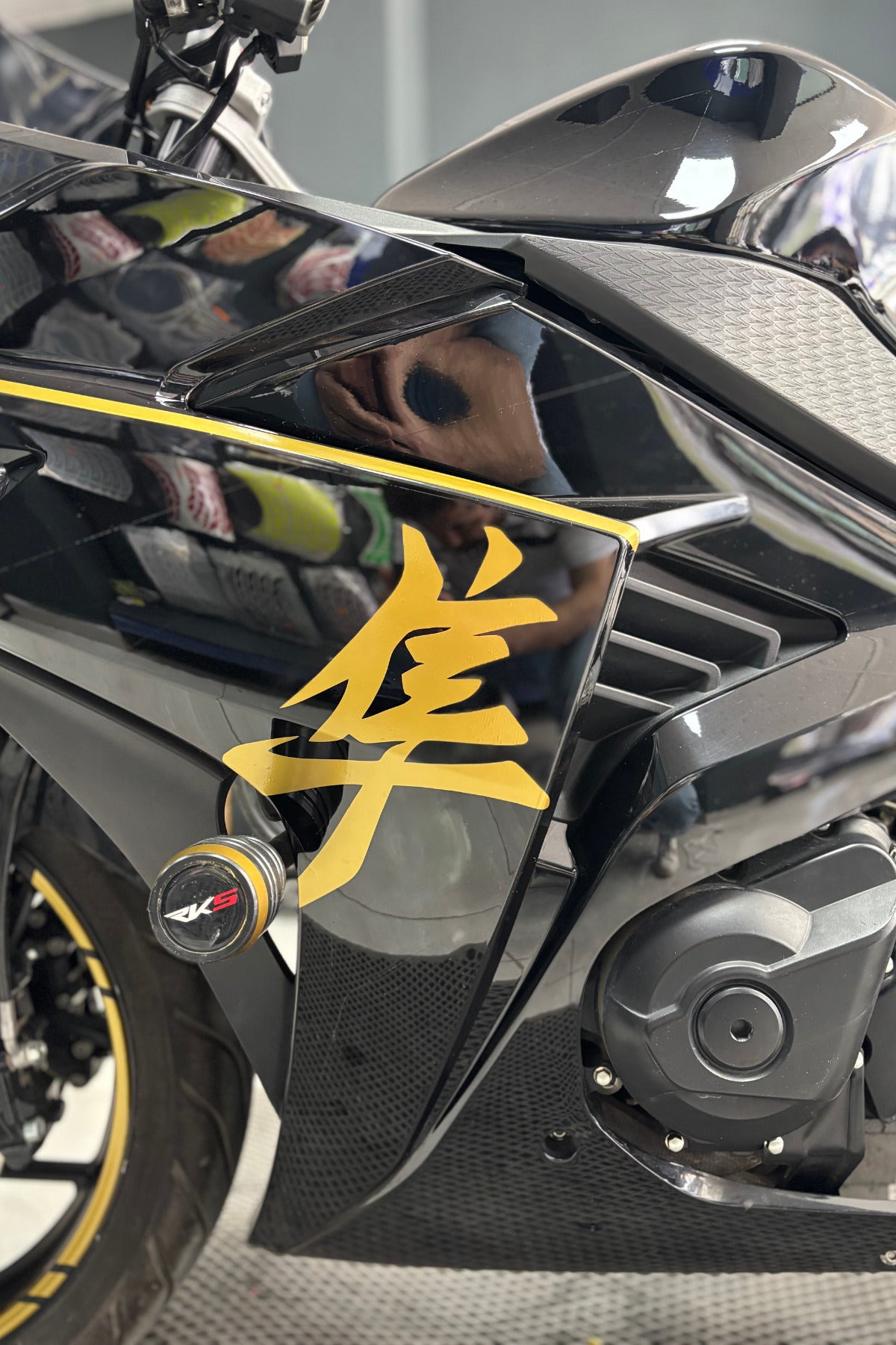 Motosiklet için Mat Gold Renk Büyük Boy Hayabusa Logoları (Sağ ve Sol toplam 2 Adet)(30CM Boy)