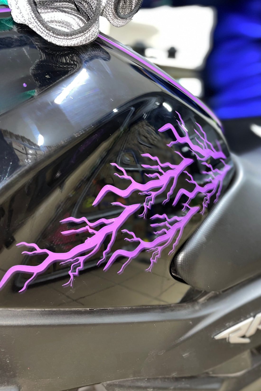 Motor-Kask için Oracal Mor Renk Yıldırım Şimşek Sticker Etiket (5'li Set)