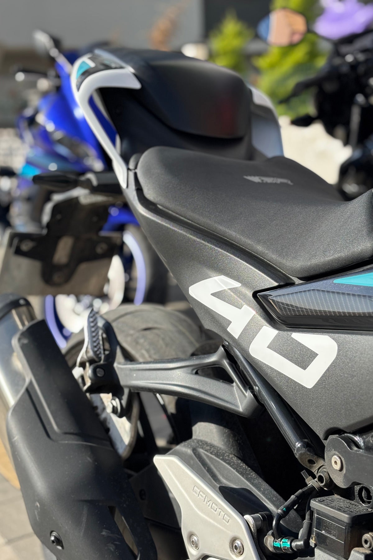 CFMOTO SR450 için Beyaz Renk Orijinal Boyut 40 Sayıları (Sağ ve Sol )