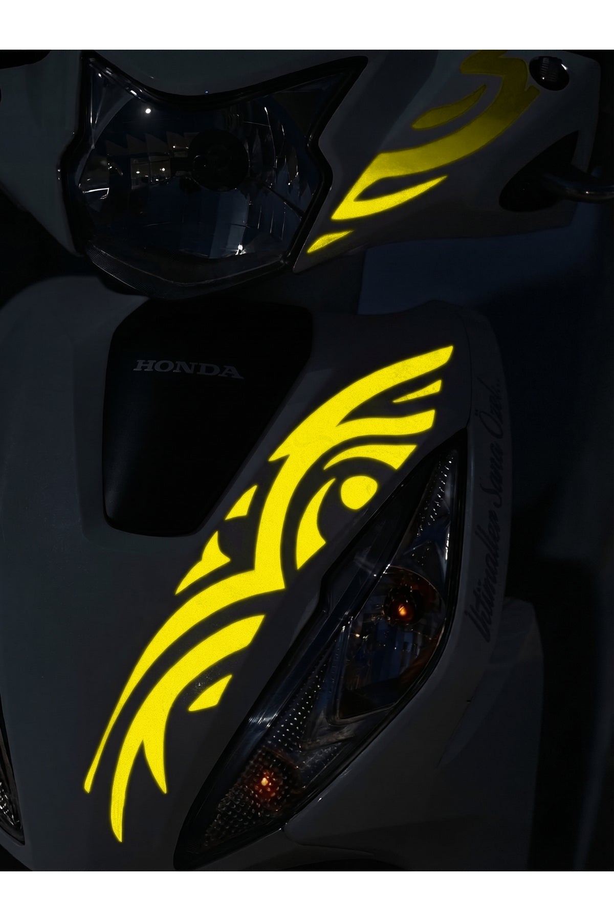 Honda Dio için Reflektörlü Dövme Tribal Desen Sticker (2 Parça)