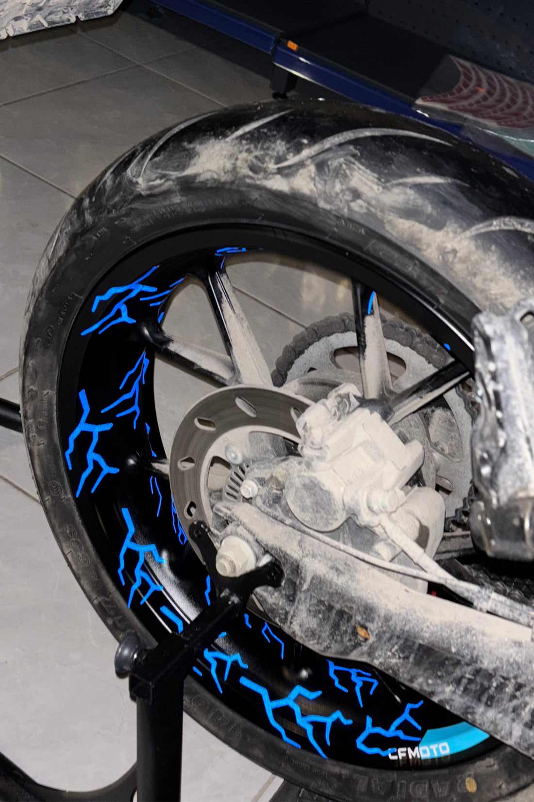 Motor Jantı için Reflektif Mavi Yıldırım Şimşek Sticker Seti (64 Parça)(Tüm Jantlara Uyumlu)