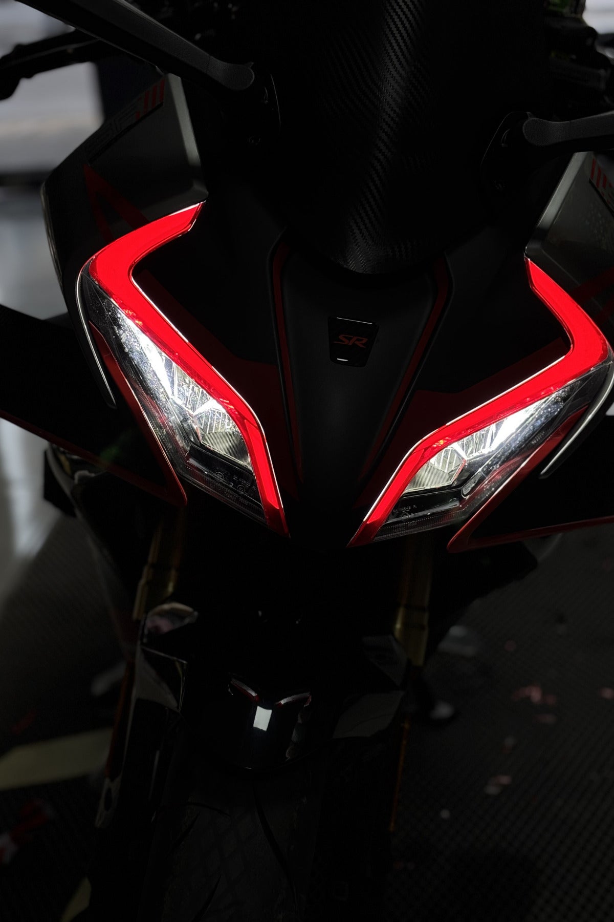 CFMOTO 450SR için Gündüz Ledi Kırmızı Far Tasarım Folyo Sticker