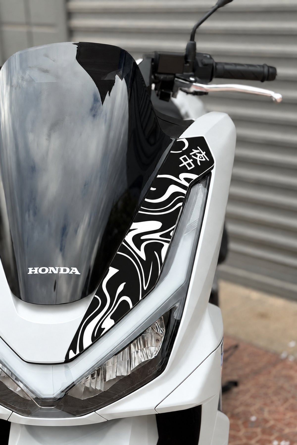 Honda PCX Deluxe Yeni Kasa 2025-2026 Uyumlu Kanji Duman Desenli Ön Panel Sticker
