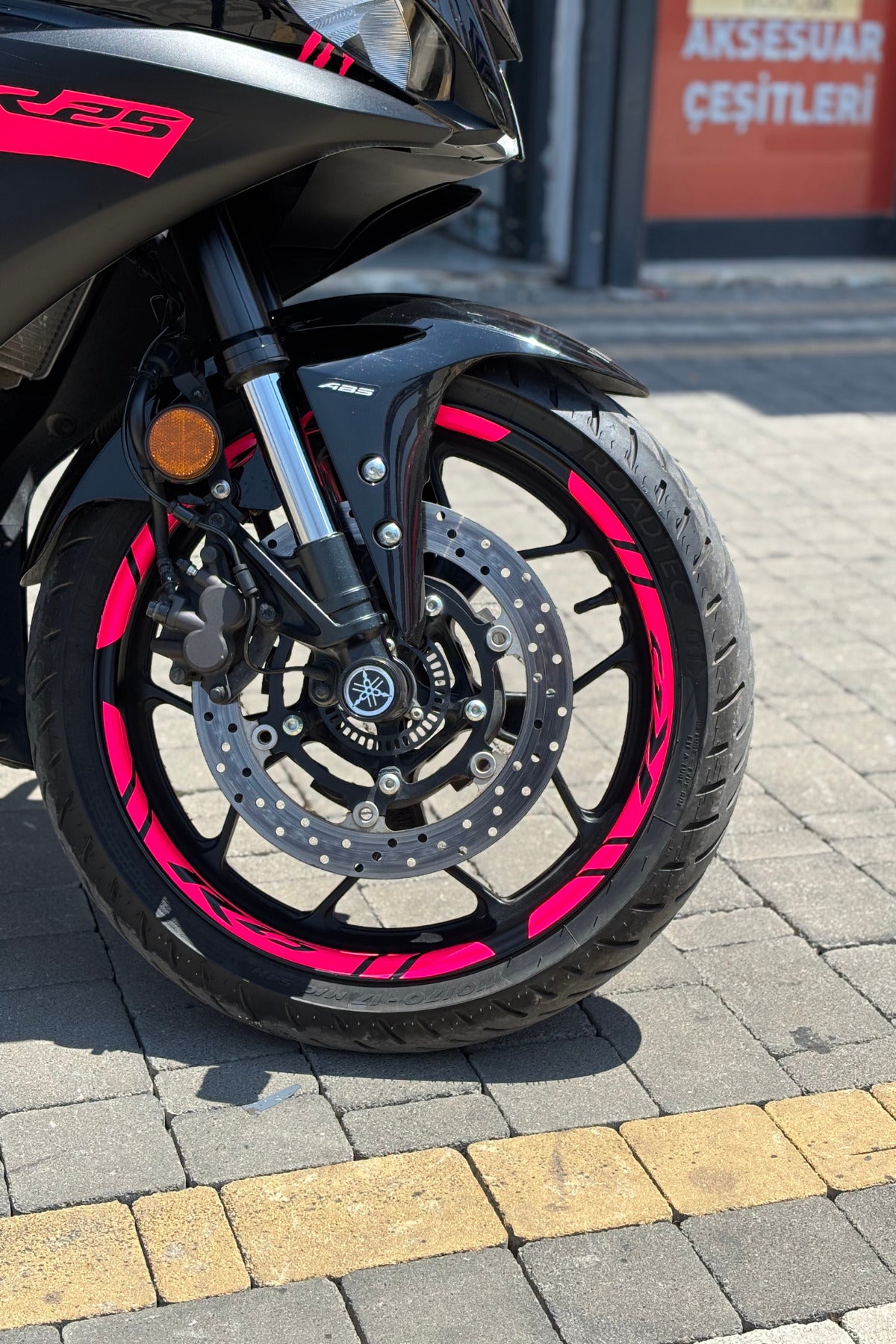Yamaha R25 için Pembe Renk Jant Şeridi Sticker Etiket (12 Parça )