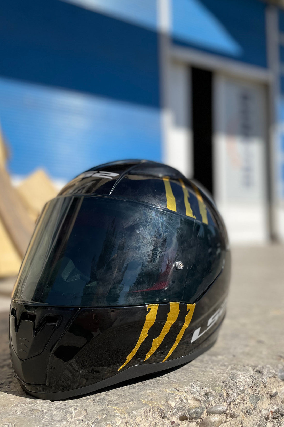 Kask için Gold Altın Renk Pençe İzi Sticker Etiket 18CMx6CM (1 Adet)