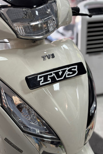 TVS Jupiter Ön Plakalık için Siyah Kaplamalı TVS Yazı Sticker Etiket (1 Adet)