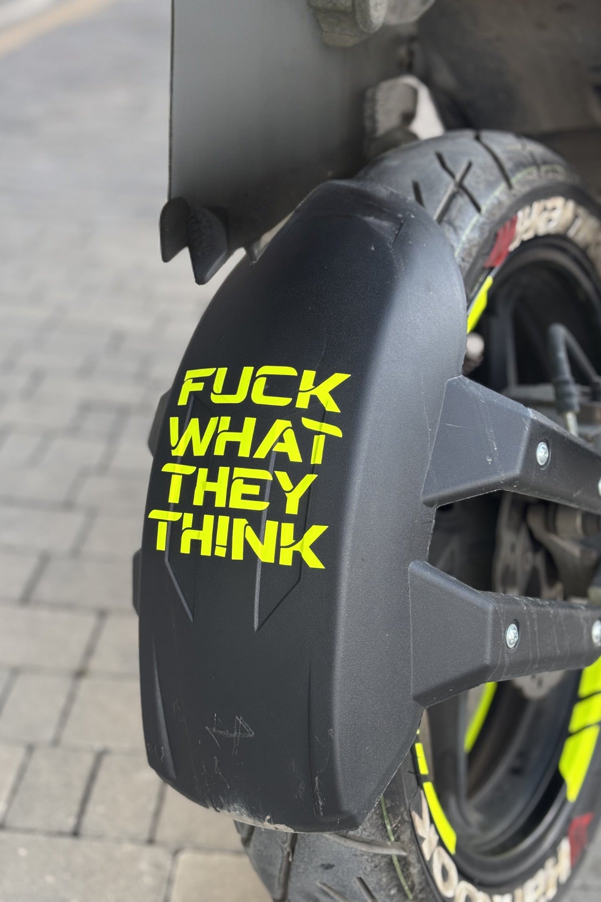Mondial Drift-L için 45 Parça Neon Sarı X Design Sticker Etiket Seti (45 Parça)