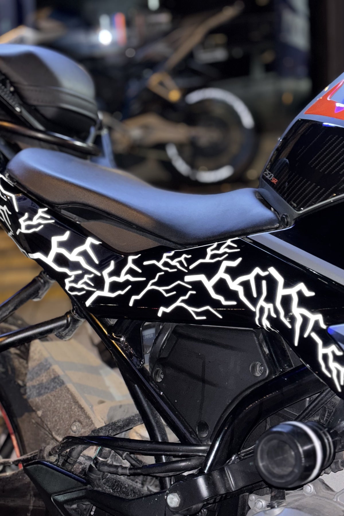 Motosiklet ve Kask için Reflektörlü Yıldırım Şimşek Seti 16'Lı