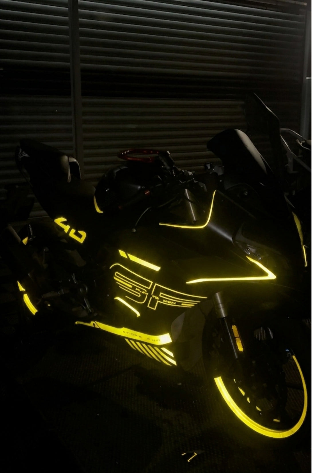 CFMOTO 450SR için Komple Ultra Reflektörlü Gece Işığında Parlayan Sticker Seti