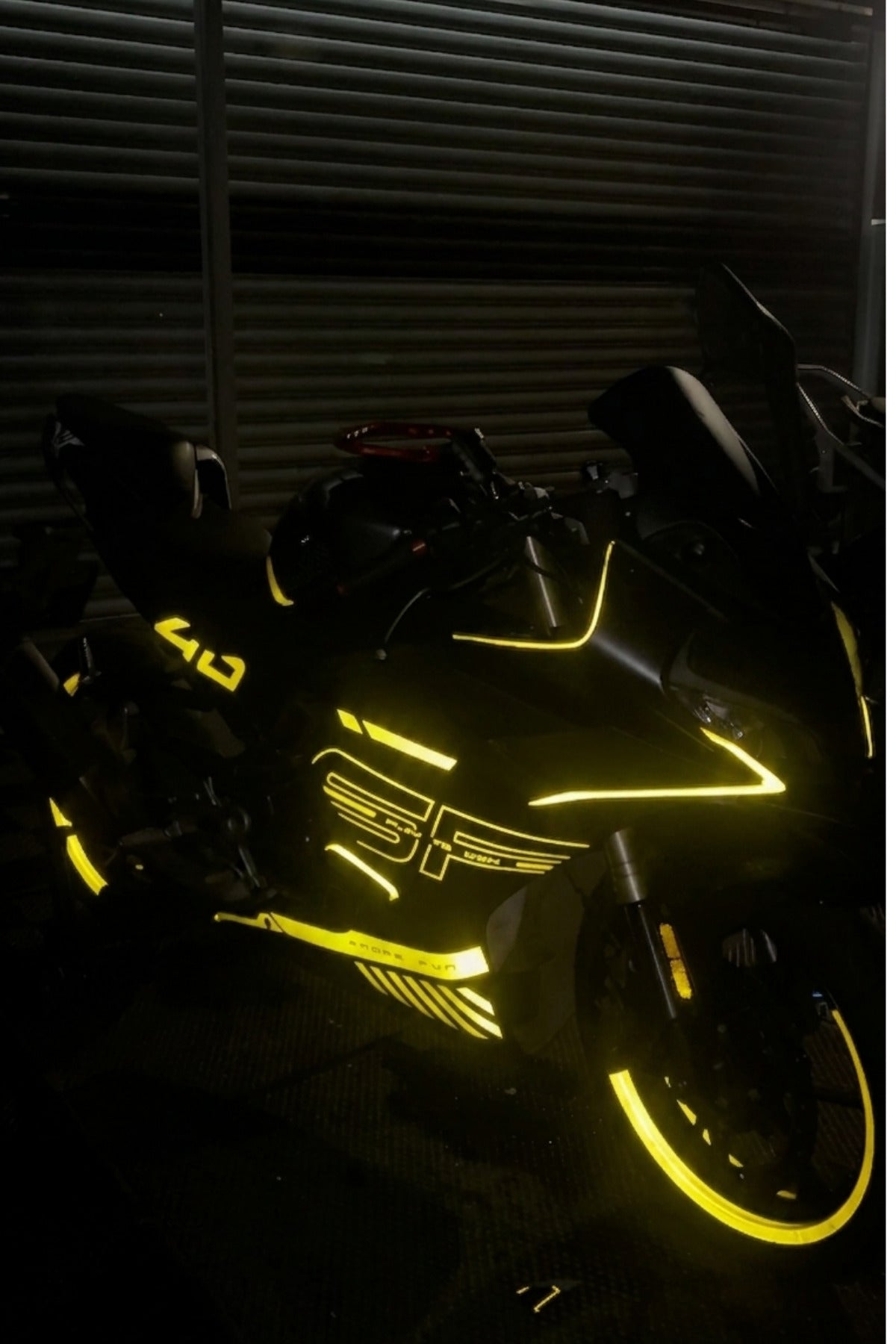 CFMOTO 450SR için Komple Ultra Reflektörlü Gece Işığında Parlayan Sticker Seti