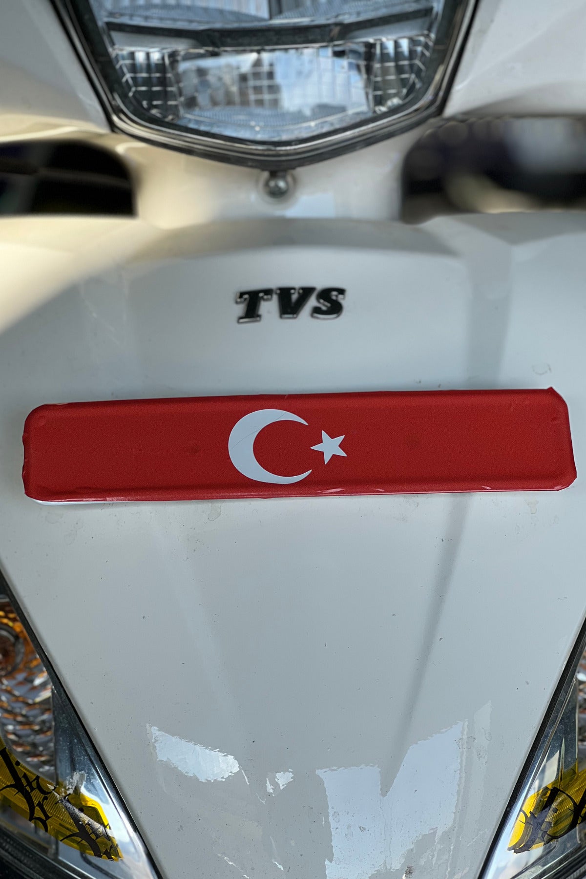 TVS Jupiter 125 Ön Plakası için Bayrak ve Desenli Sticker