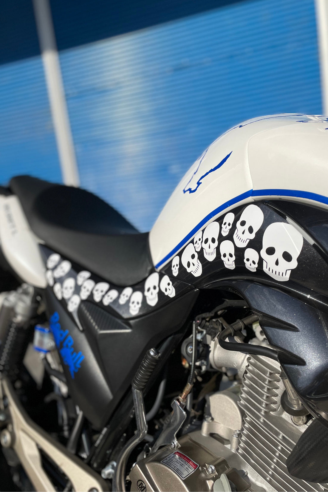 Motor-Kask-Araba için Beyaz Renk Kuru Kafa Görünümlü İskelet Etiketi Sticker