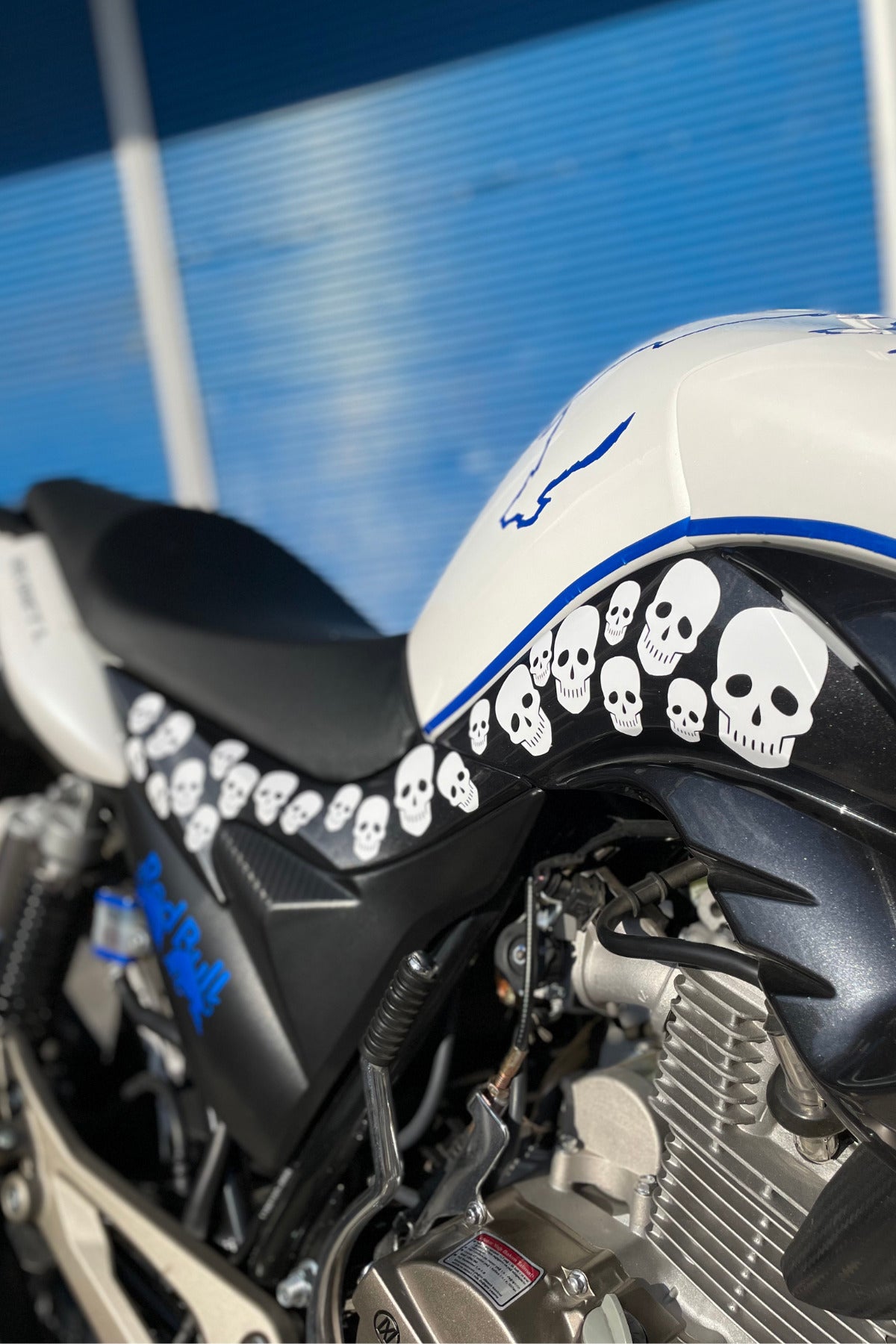 Motor-Kask-Araba için Beyaz Renk Kuru Kafa Görünümlü İskelet Etiketi Sticker