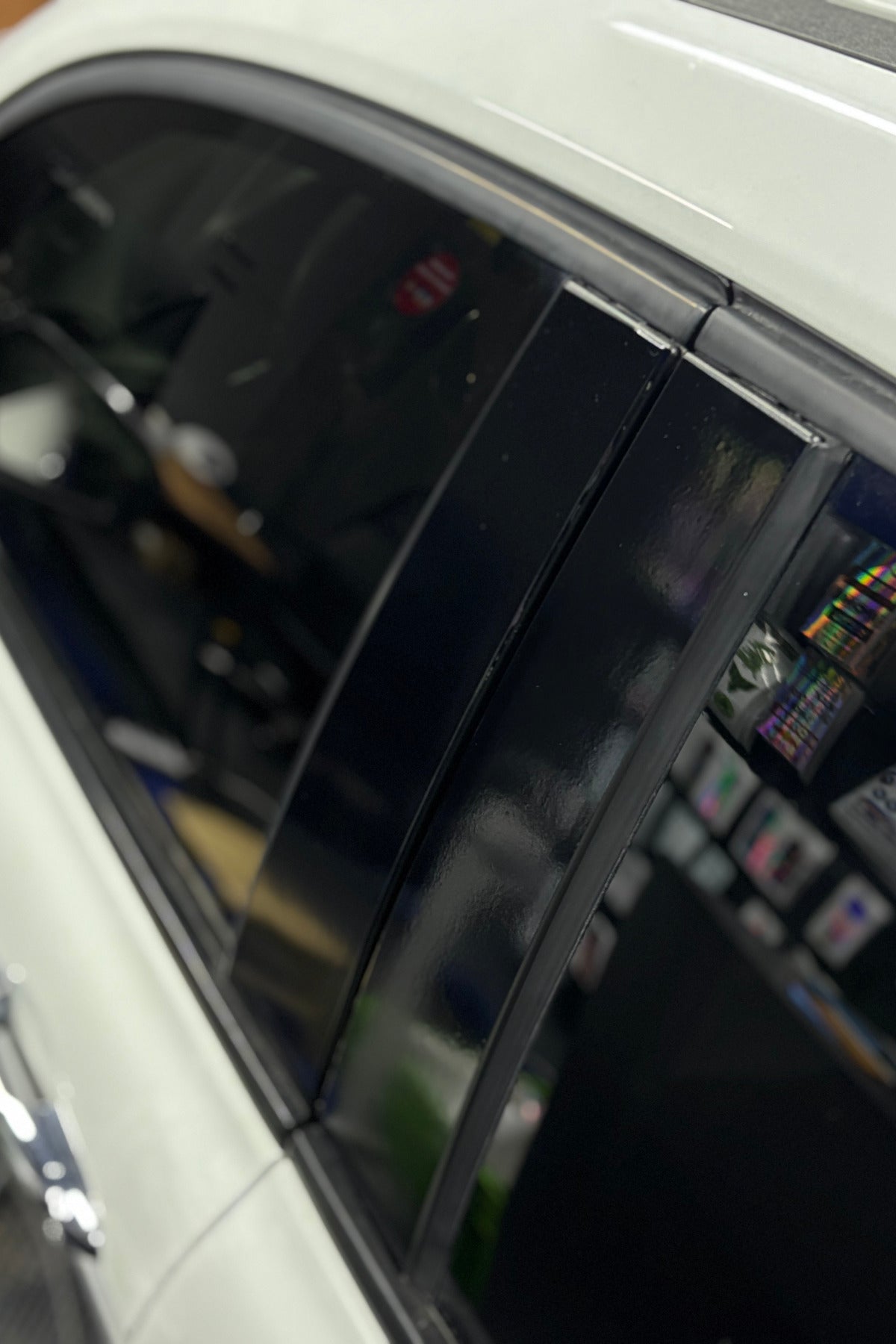Fiat Egea için Birebir Oturan Kendinden Yapışanlı Kapı Direk Kaplama Sticker Seti (Piano Black)