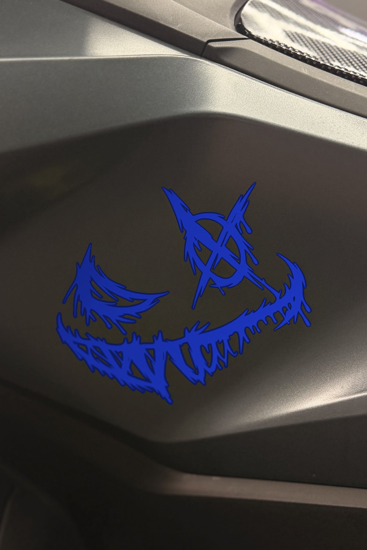Motosiklet ve Kask için Gülen Yüz Canavar Sticker