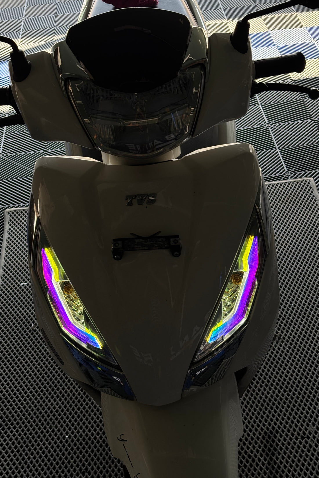 TVS Jupiter 125 için Bukalemun Nebula Far Filmi Sticker Seti