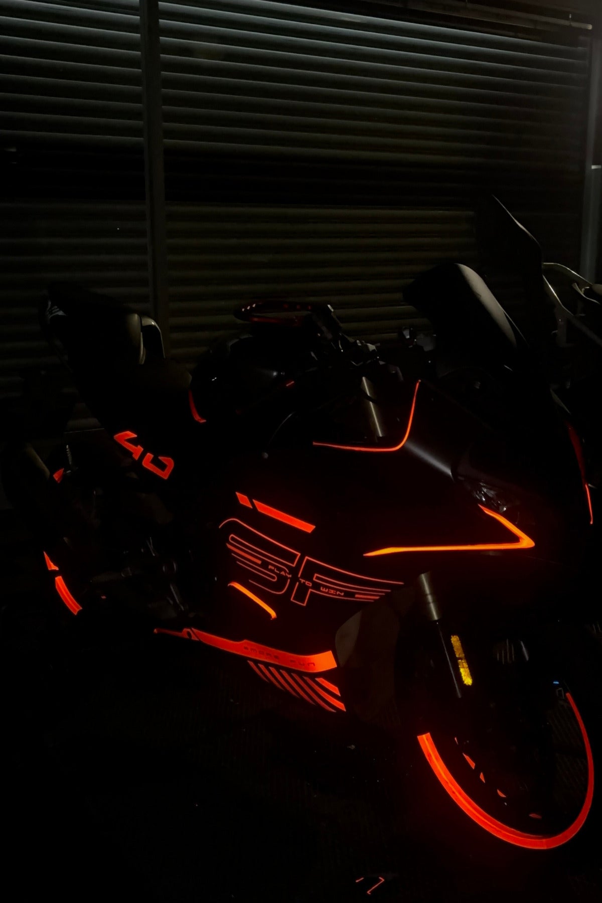 CFMOTO 450SR için Komple Ultra Reflektörlü Gece Işığında Parlayan Sticker Seti