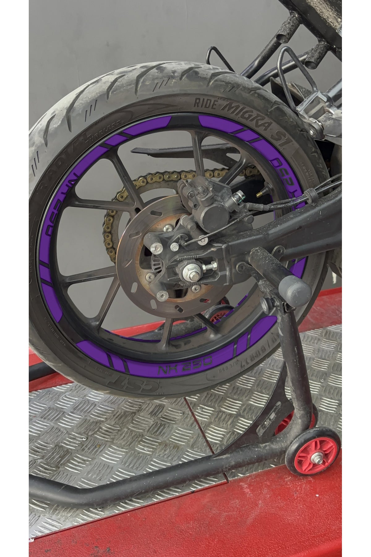 CFMOTO NK250 için NK250 Yazılı 12'li Jant Şeridi Sticker Seti ( Ön-Arka Yeterli)