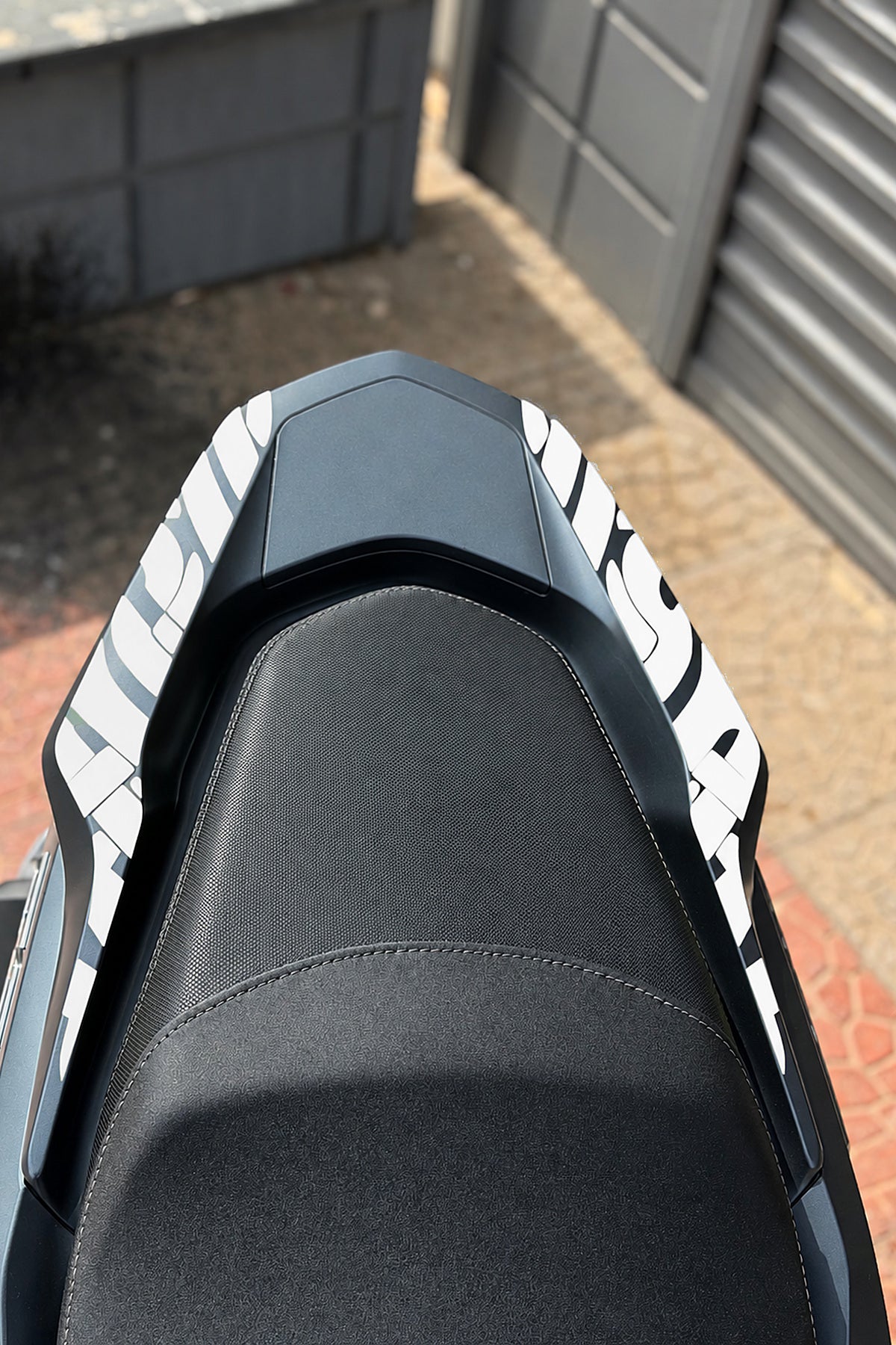 Honda PCX Deluxe için Kuyruk Üstü Tribal Desen Sticker (2025-2026 Uyumlu)