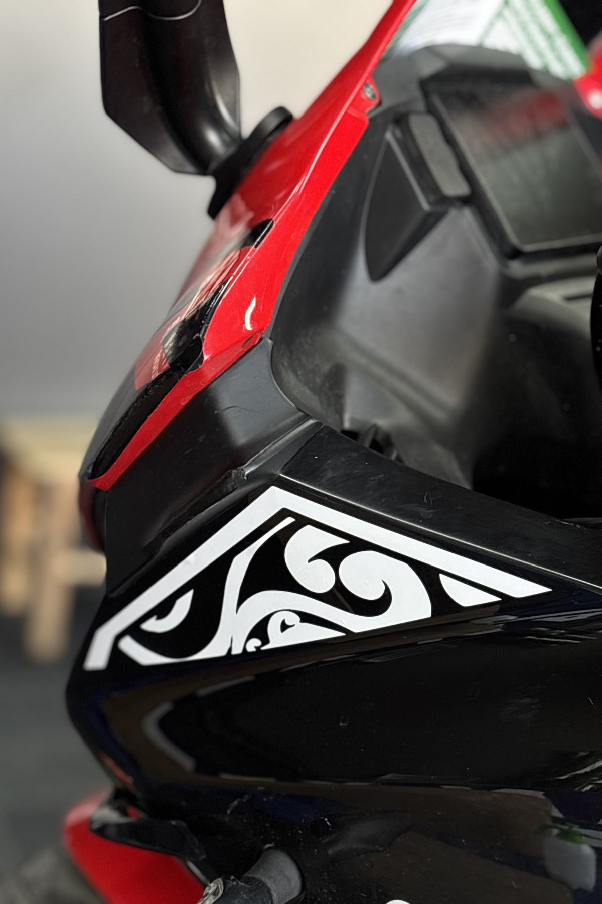 RKS SRK125 için Yan Üçgen Kısımlar için Tribal Desen Sticker Seti (Sağ ve Sol)