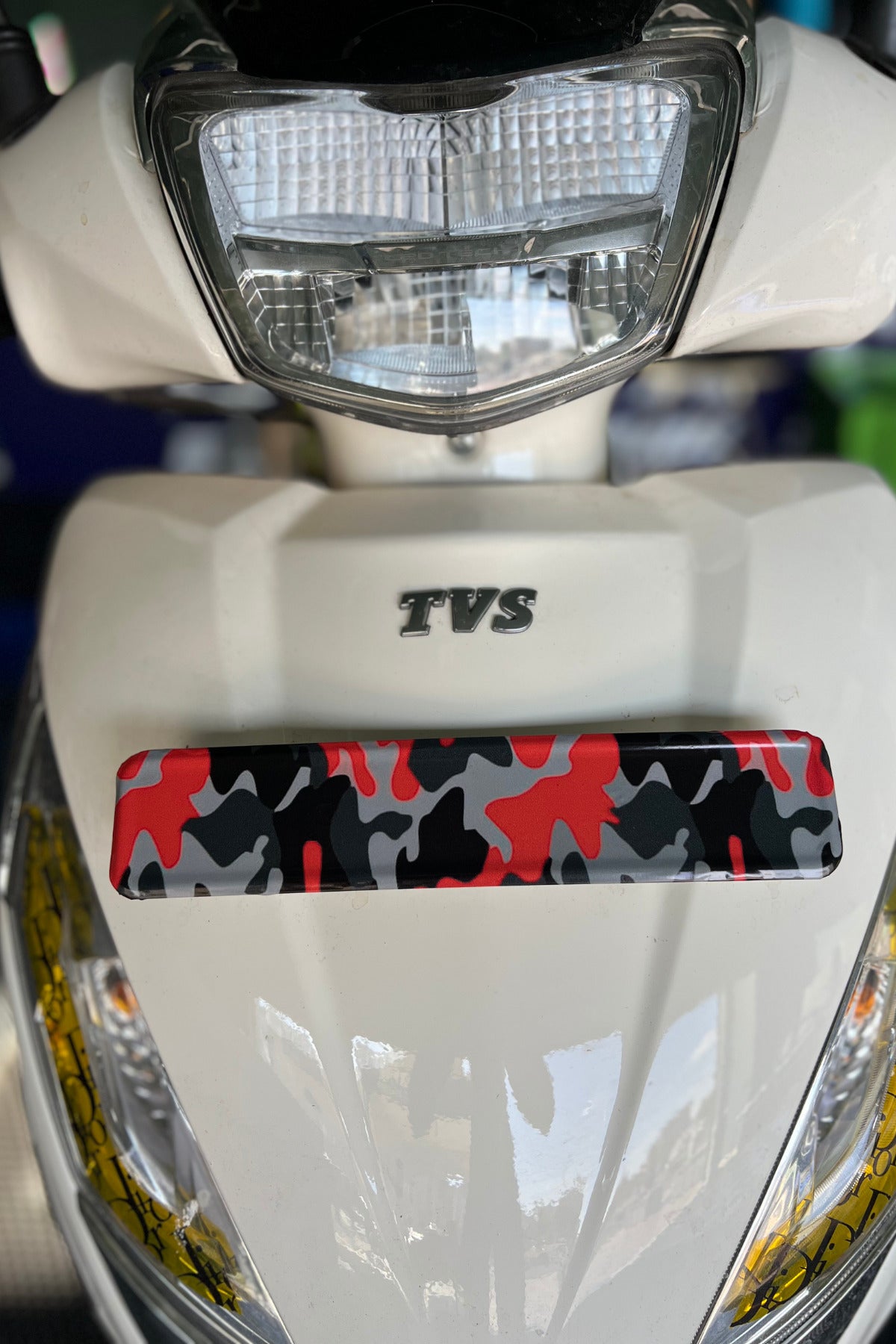 TVS Jupiter 125 Ön Plakası için Bayrak ve Desenli Sticker