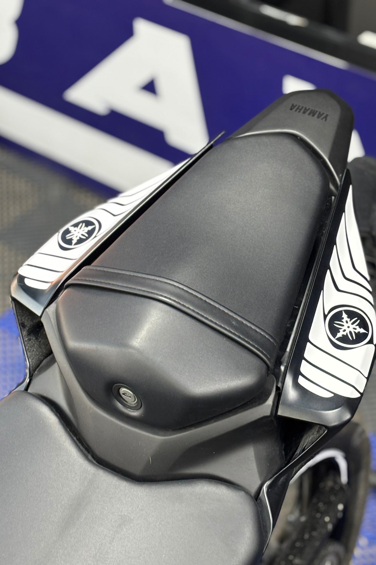 Yamaha R25 2025 Model için Arka Kuyruk için Sticker Seti (Sağ ve Sol)
