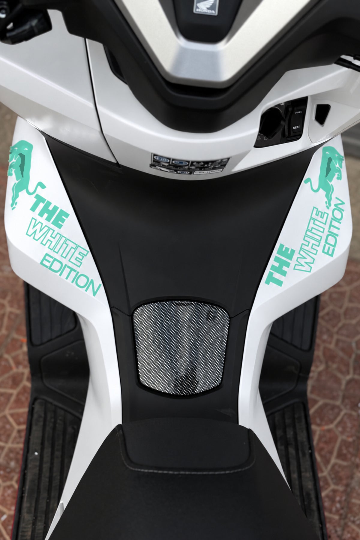 Honda PCX için The White Edition Boğa Sticker Etiket (Sağ ve Sol)