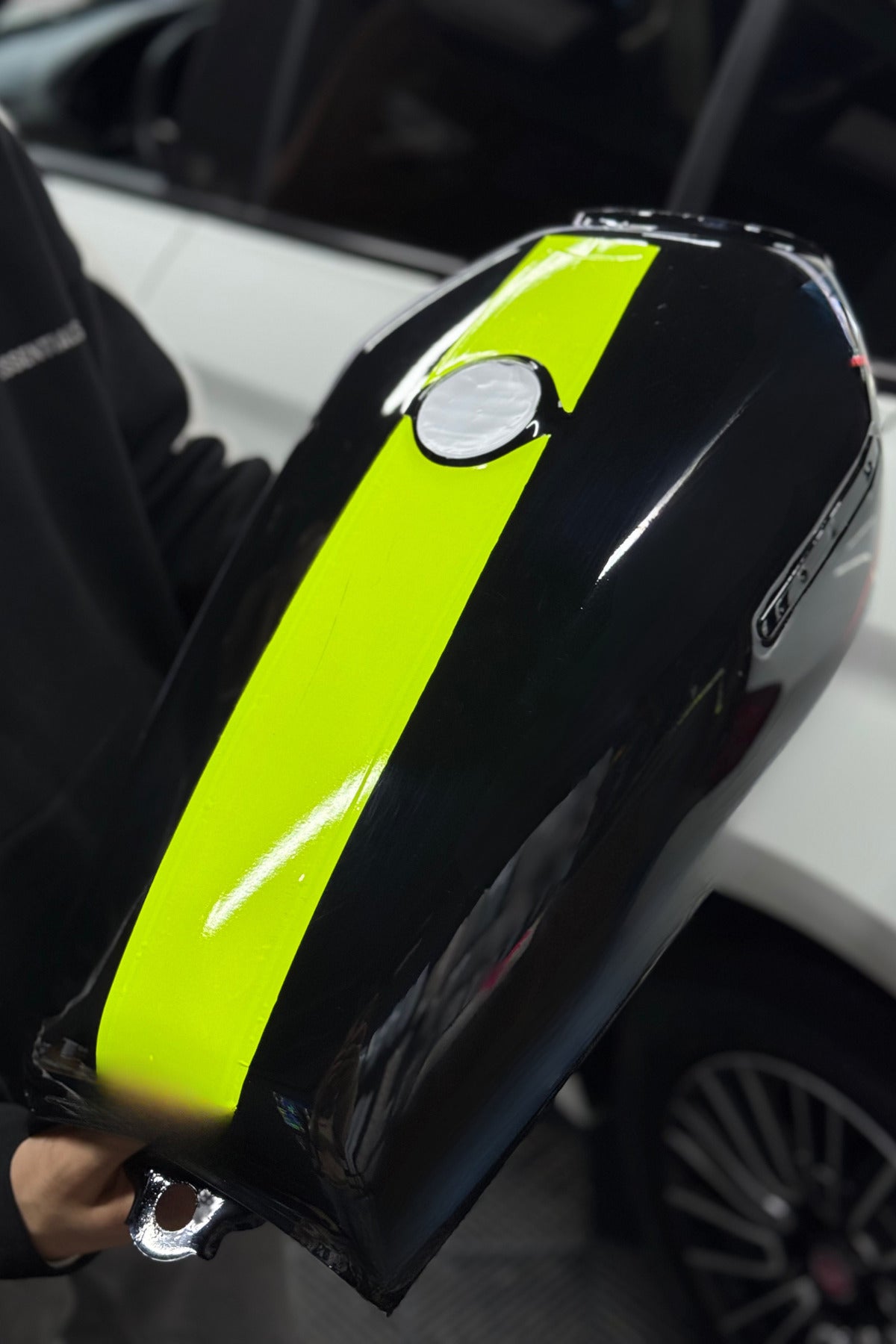 CG Deposu için Orta Şerit Düz Desen Tam Uyumlu Sticker Seti