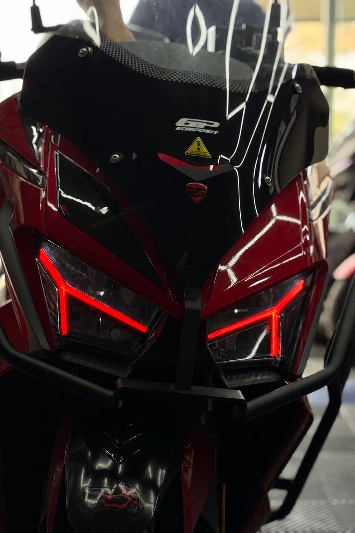 SYM JETX Scooter için Gündüz Ledi için Hazır Kesim Far tasarım Far Renklendirme Sticker (Sağ ve Sol)