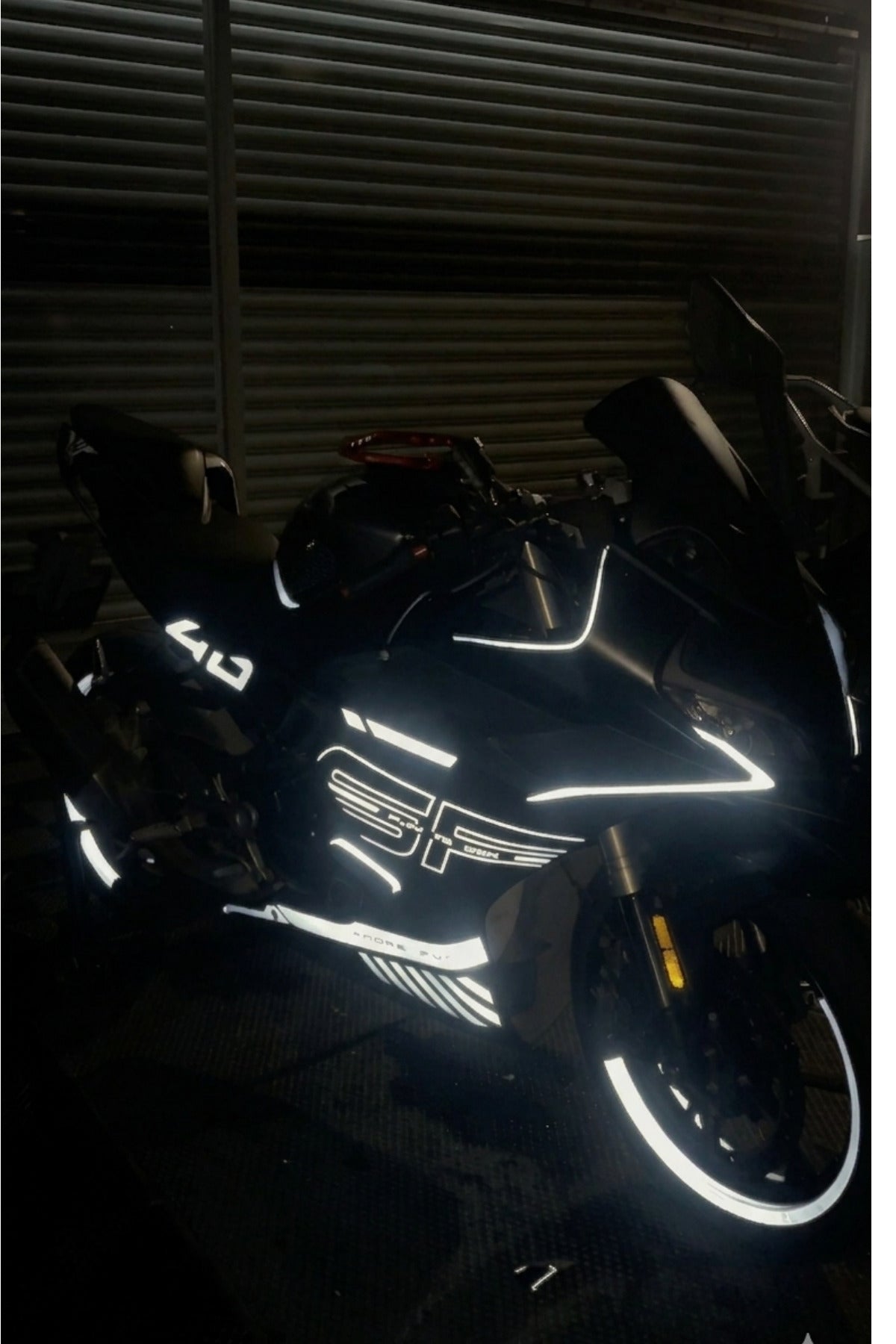 CFMOTO 450SR için Komple Ultra Reflektörlü Gece Işığında Parlayan Sticker Seti