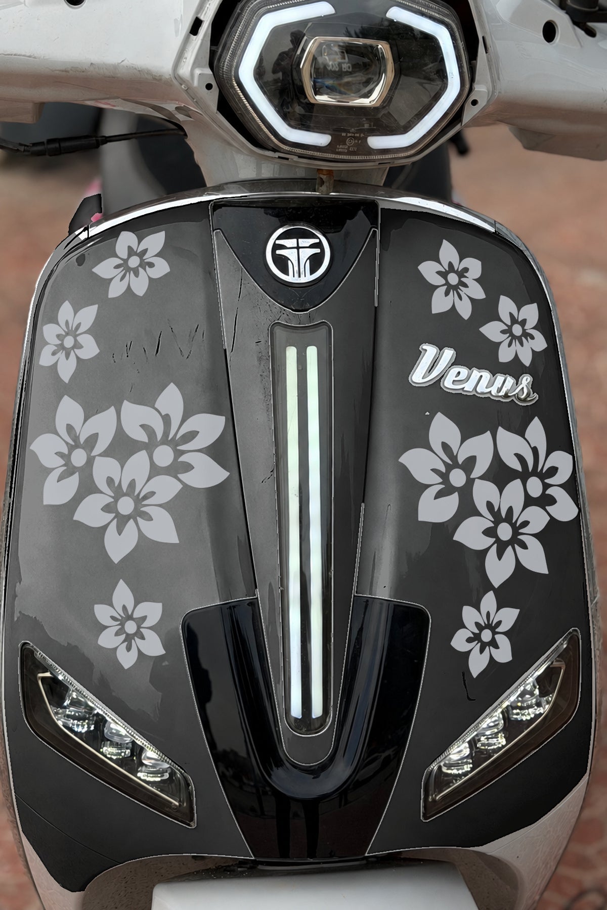 Motosiklet ve Kask için Çiçek Desenleri Sticker Etiket (Fotoğraftaki Adet Kadar Gelmektedir)
