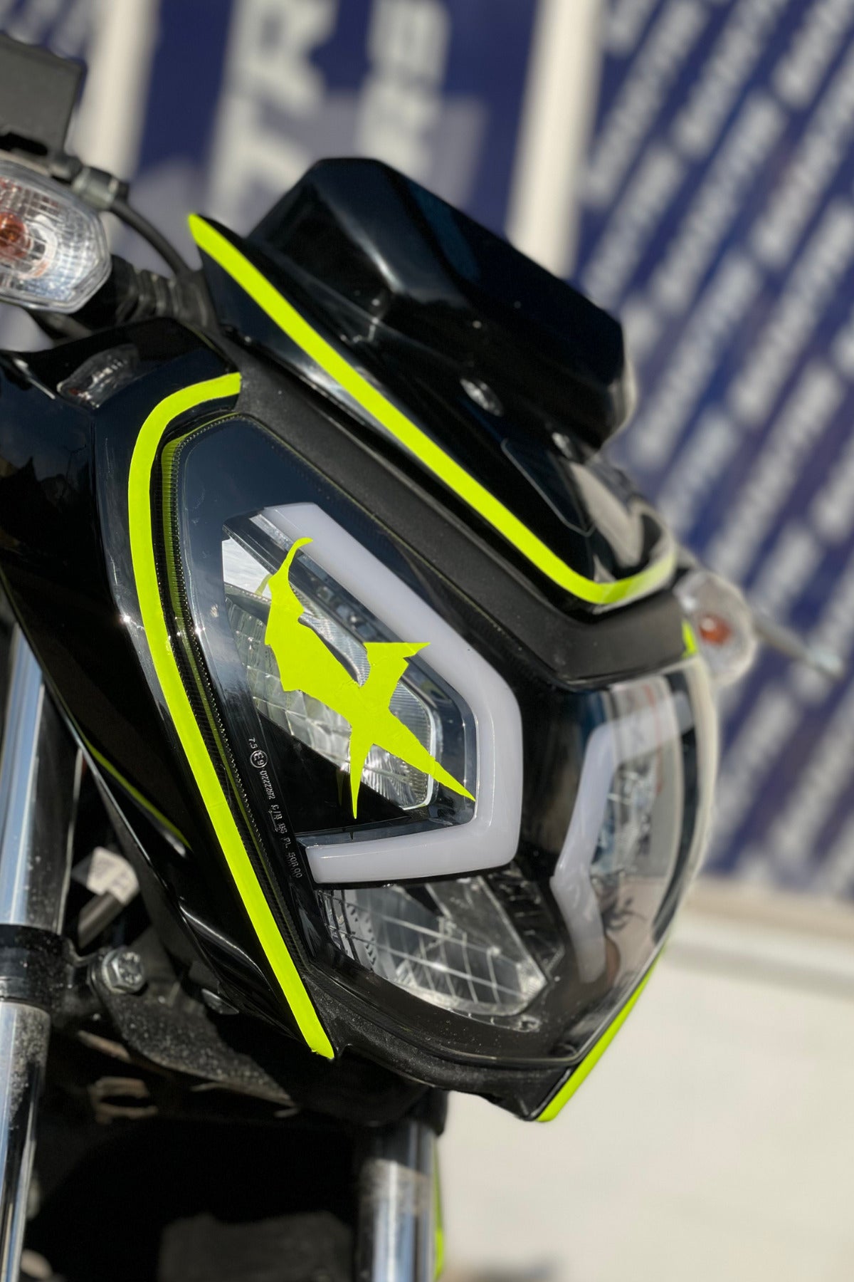 Motor Farı için Neon Sarı Venom Göz Sticker Etiket (1 Adet)