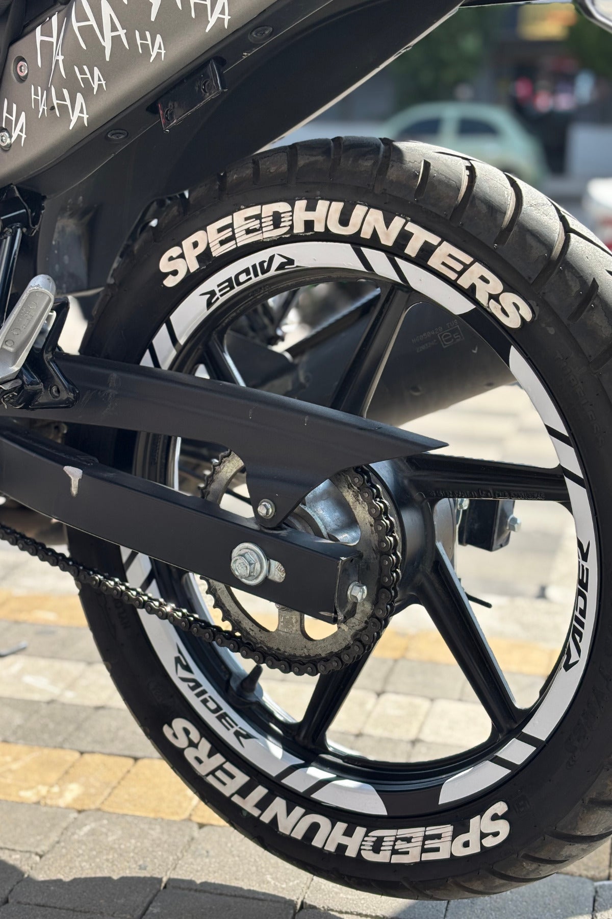 TVS Raider için Beyaz Renk 3'lü Raider Yazılı Jant Şeridi (12 Parça)