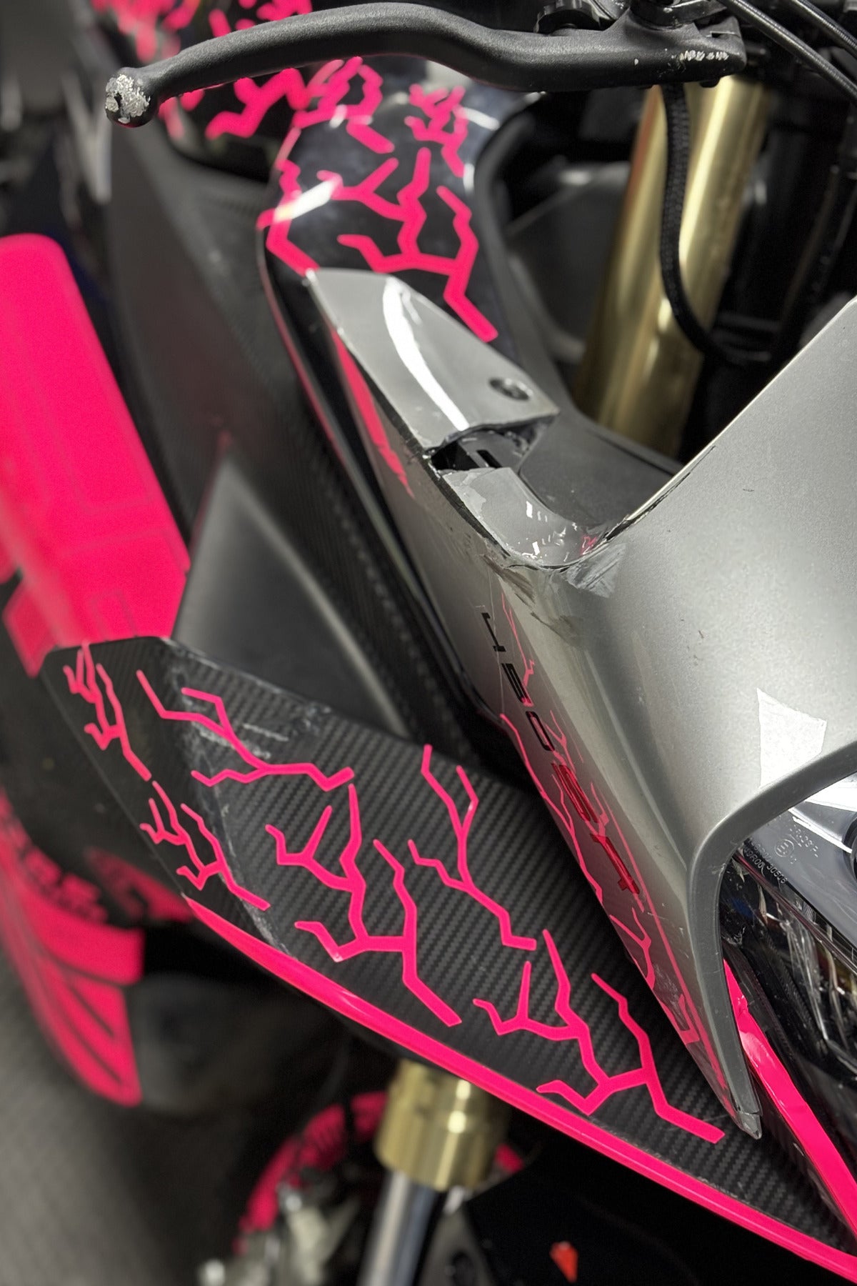 Motor ve Kask için Tüm Motorlara Uyumlu Pembe Yıldırım Şimşek Sticker (32'lİ)