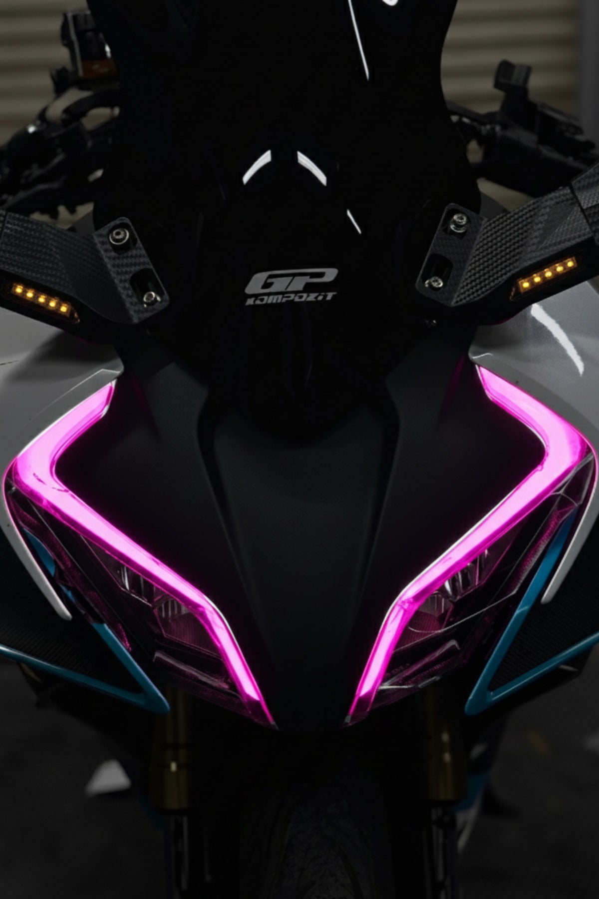 CFMOTO 450SR için Pembe Renk Far Tasarım Film Sticker