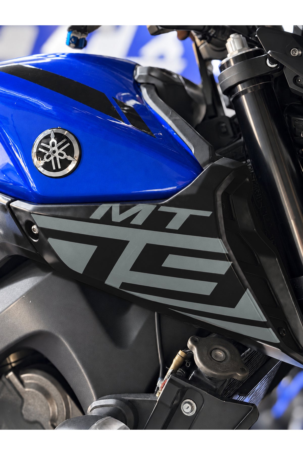 Yamaha MT-09 için Yan Grenajlara Uyumlu Kaplamalı MT-09 Sticker Etiket (2018-2019-2020)