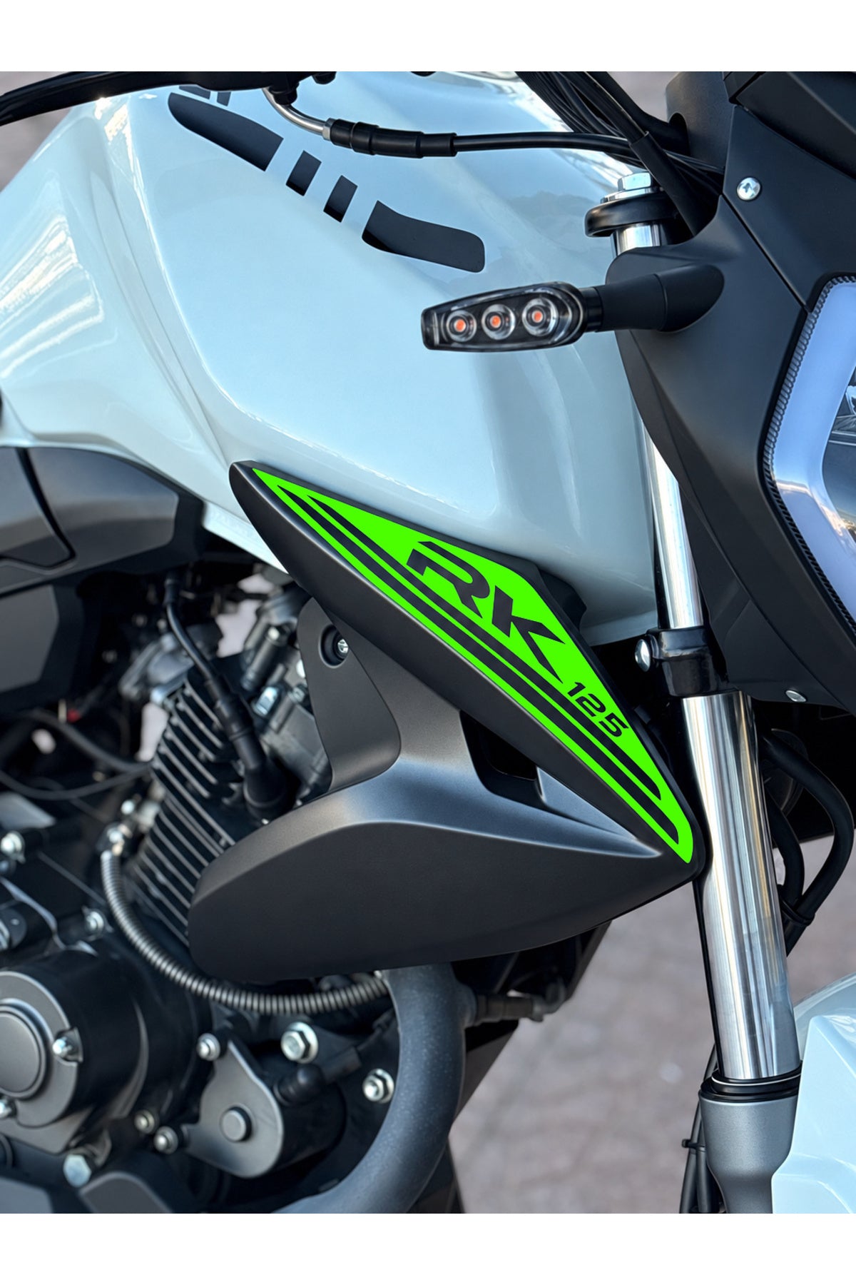 RKS RK125 için Yan Drenajlara Uyumlu RK 125 Sticker Etiket (Sağ ve Sol)