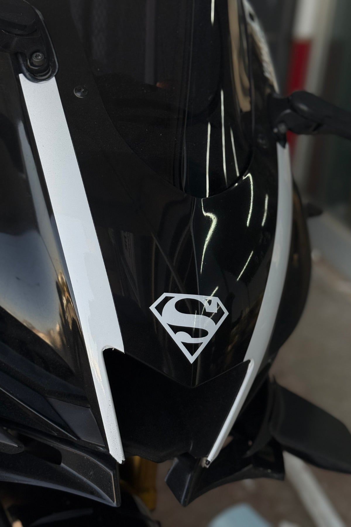 Motor-Araba-Laptop için Beyaz Superman Sticker ( 8CMX6CM) 1 Adet