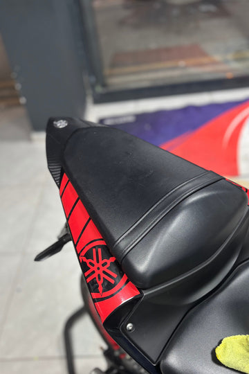 Yamaha Motor Grubu için Kırmızı Renk Kuyruk Sticker Etiket (2 Parça)
