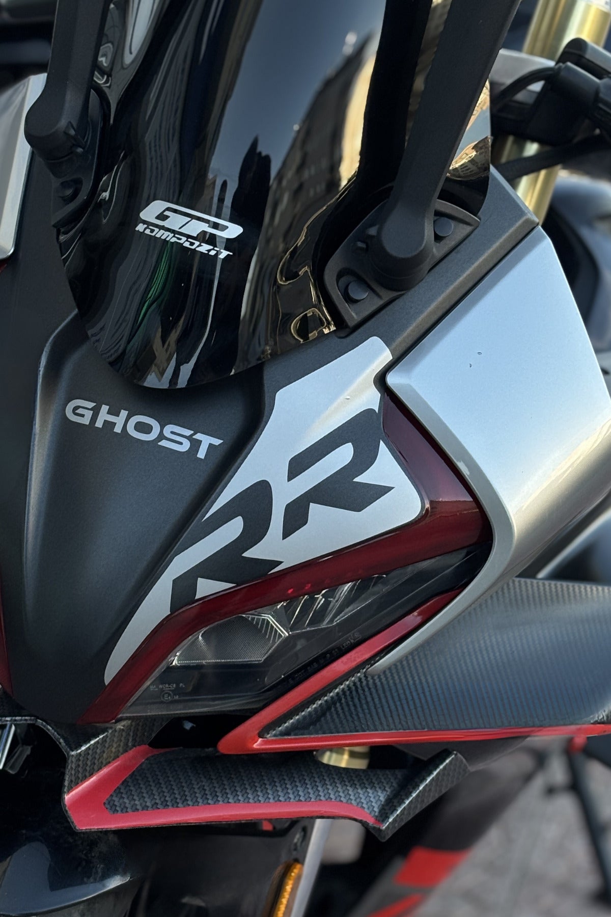 CFMOTO 450SR için RR Yazılı Kafa Detay Sticker (Tam Uyumlu Tek Parça)