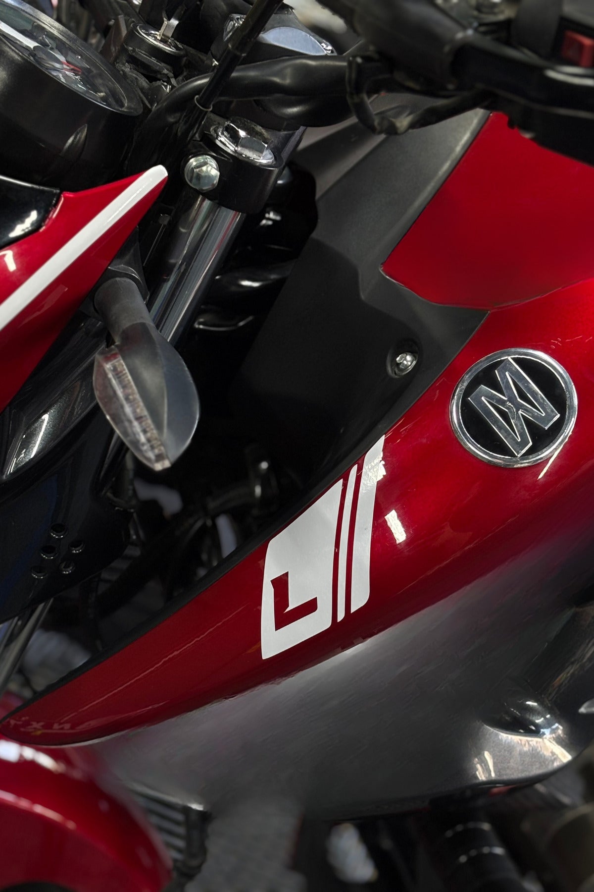 Mondial Drift-L için Logo Önü L Harfli Detay Sticker (Sağ ve Sol)