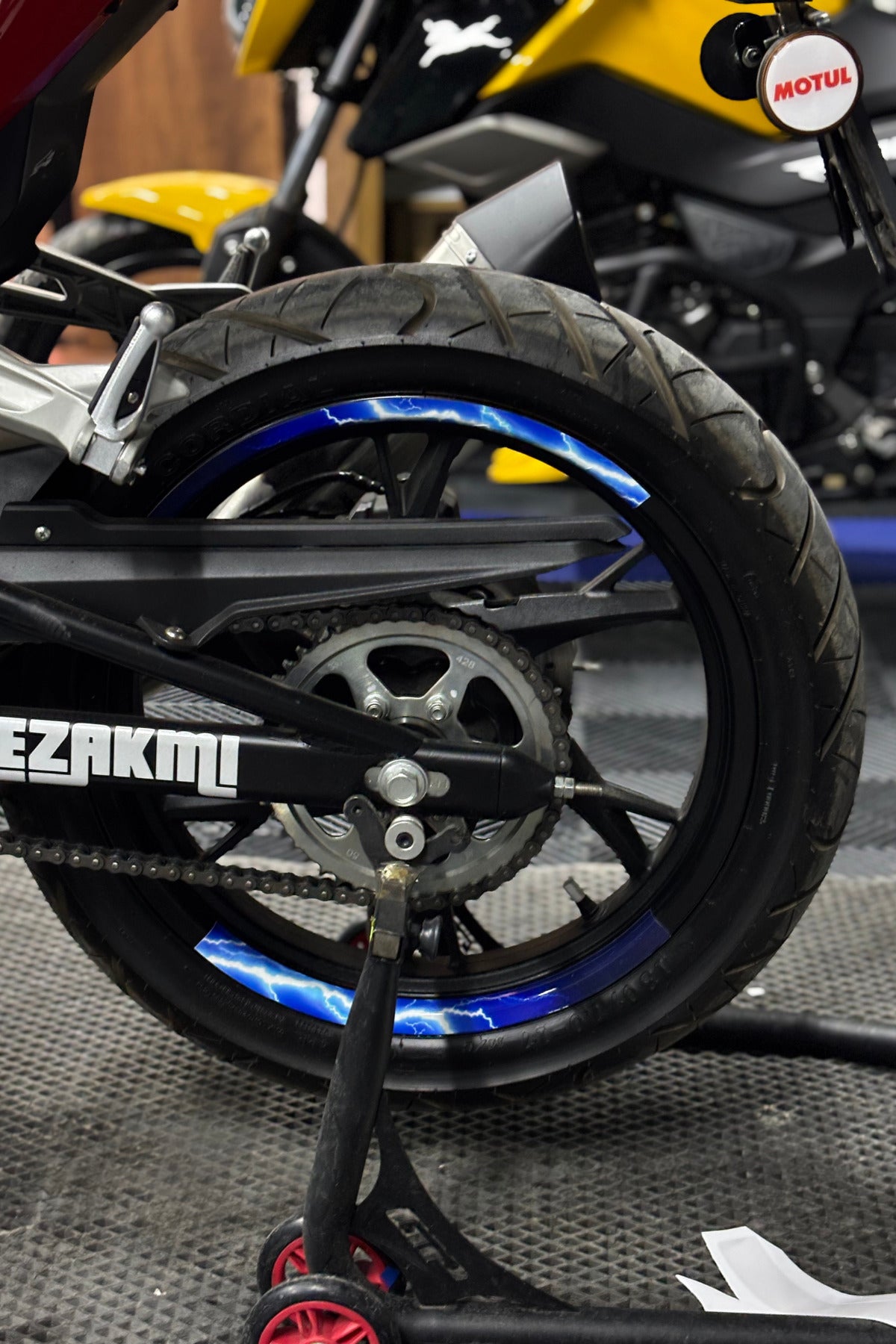 Motosiklet için 17 Inch Tüm Motorlara Uyumlu Şimşek Desenli Çift Çeyrek Jant Şeridi (8'li)