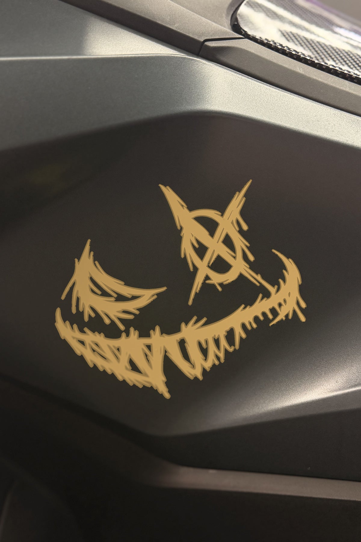 Motosiklet ve Kask için Gülen Yüz Canavar Sticker